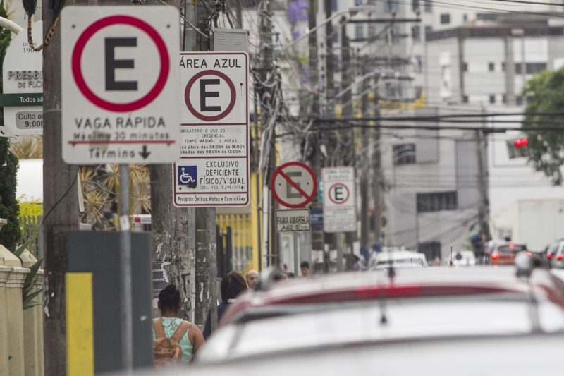 Zona Azul em Florianópolis: cobrança para estacionamento é retomada com  novo app