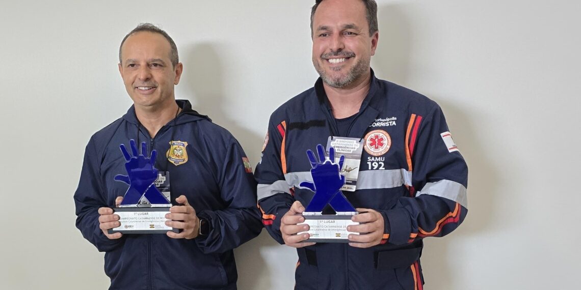 Foto: Divulgação - PMF - Marcos e Leandro (dir.) foram a dupla vencedora do campeonato promovido pelo SAMU.